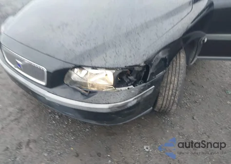 2001 Volvo V70 2.4/2.4 M Sr (Discontinued) из США, поврежденный, VIN YV1SW61R311132666